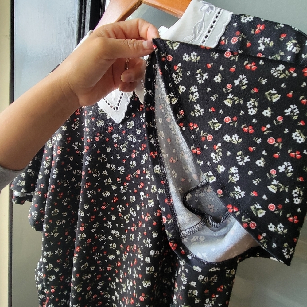 Faith and Joy Retro Style Blouse Size Medium Flare Sleeves Black/Flowers Leaves - Picture 8 of 11